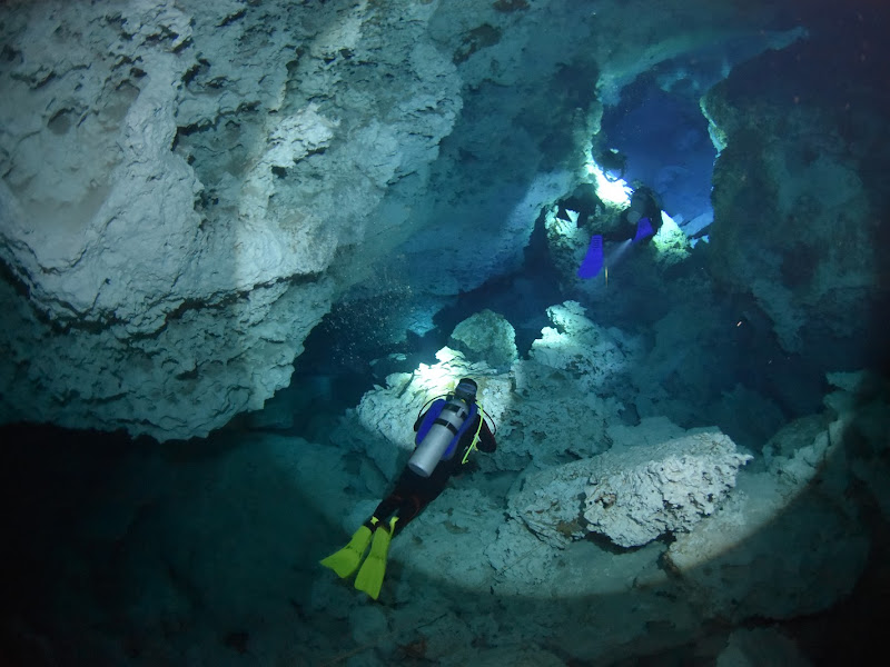 Octavio Mesner cenote diving